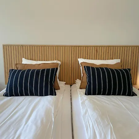 Top-floor 1br & Ac - Metro At Door - 5min To Center Lejlighed *