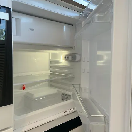 Top-floor 1br & Ac - Metro At Door - 5min To Center Lejlighed