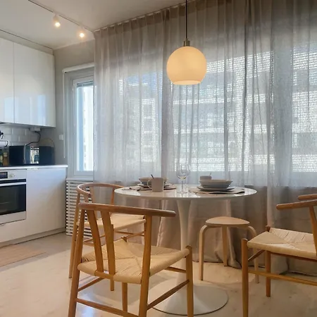 Lejlighed Top-floor 1br & Ac - Metro At Door - 5min To Center *