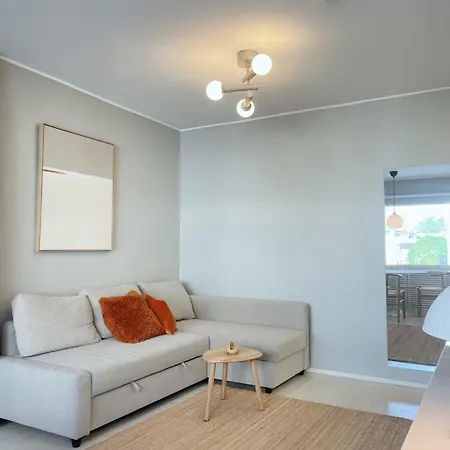 Top-floor 1br & Ac - Metro At Door - 5min To Center Lejlighed *
