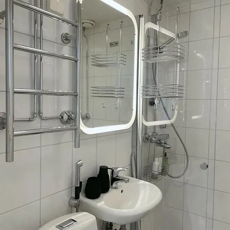 Apartamento Top-floor 1br & Ac - Metro At Door - 5min To Center Helsínquia