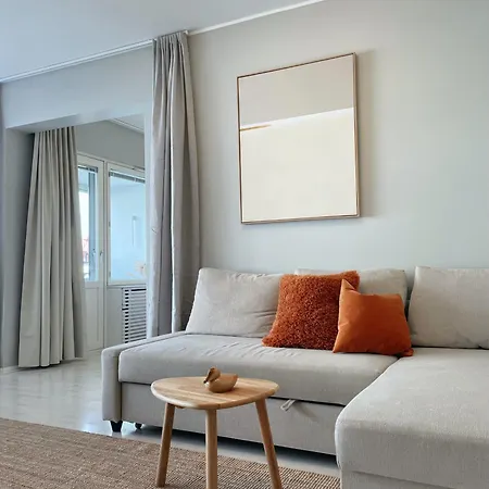 Top-floor 1br & Ac - Metro At Door - 5min To Center Lejlighed Helsinki