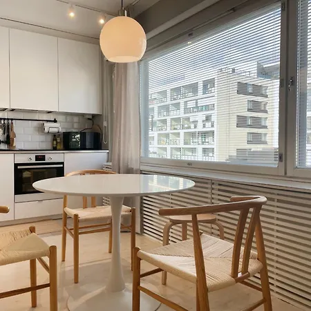 Top-floor 1br & Ac - Metro At Door - 5min To Center Lejlighed *