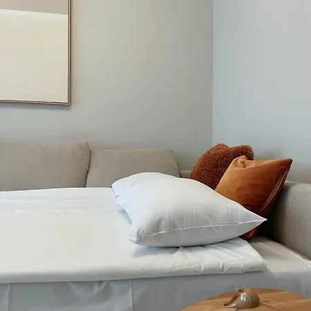 Top-floor 1br & Ac - Metro At Door - 5min To Center Lejlighed