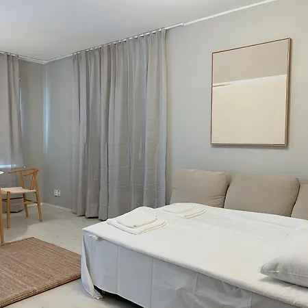 Top-floor 1br & Ac - Metro At Door - 5min To Center Lejlighed Helsinki